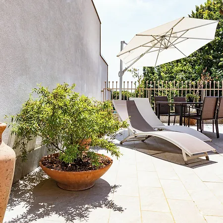 Casa de hóspedes Studi - Collection 4*